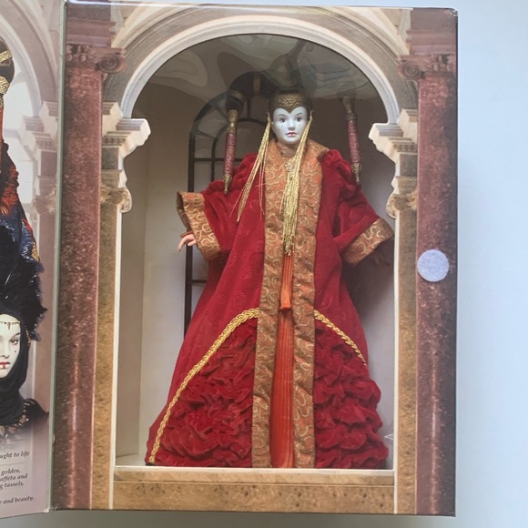 Star Wars 1999 Queen Amidala Red Senate Gown - Picture 4 of 9